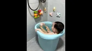 Anxiety-free childhood is good #baby loves bathing #healthy skin #children's bath bucket