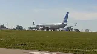 Aterrizaje de Airbus A 320 LV-KJA JetSmart y despegue de Boeing 737 800 LV-FQZ AA pista 31