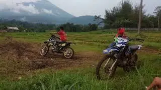 Latihan jalur grasstrack