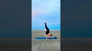 Arm balance yoga pose #learncalisthenics #yoga #armbalance #yogapractice