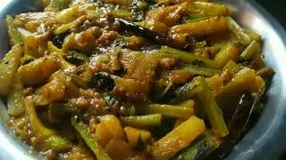 নিরামিষ ফুলকপির ডাঁটা চচ্চড়ি এমন স্বাদ মুখে লেগে থাকবে। Niramish Fulkopir Data Chorchori Recipe