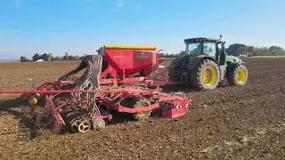 Débit de chantier assuré avec le nouveau Väderstad Spirit 900S avec un magnifique 8400r de JohnDeere