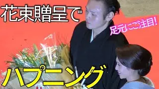 花束贈呈でハプニング！貴景勝の足元にご注目🥁【貴景勝断髪式】