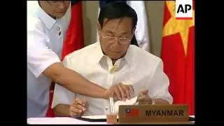 Southeast Asian leaders sign landmark pact to fight terrorism