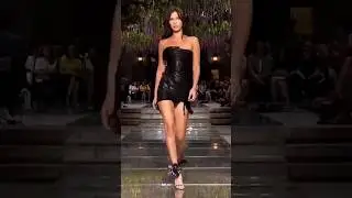 Bella Hadid Fierce Runway Walk#supermodel#bellahadid#celebrity#runwaywalk