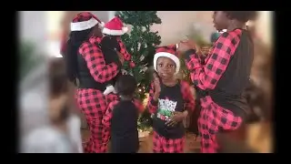 PUTTING UP THE CHRISTMAS TREE! ON CHRISTMAS EVE! | VLOGMAS | QUARANTINE CHRISTMAS 2020