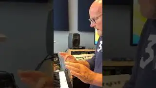 Знаменитая VANGELIS CS80 &laquo;Я тебя слышу сейчас&raquo;.