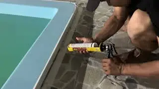 Preenchimento de borda de piscina de fibra com selante PU40 