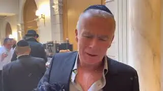 Que pense Franck Dubosc de Rav Benchetrit (qu&rsquo;il vient d&rsquo;entendre dans une bar Misva ) ?