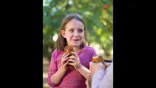 A decent little girl returned lost money and was rewarded #shorts