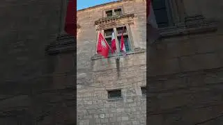 30 Seconds to Visit LES BAUX-DE-PROVENCE! ⏰ #frenchmoments #frenchvillage #luberon #YouTubeHighFive