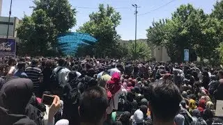 University Students in Iran Capital Protest Restrictions on Women's Clothing