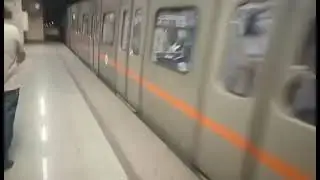 Athens metro: βόλτα με το μετρό απ'το σταθμό Σύνταγμα μέχρι το σταθμό Μοναστηράκι, και ξανά Σύνταγμα