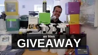 Storefot kj&oslash;rer en liten giveaway