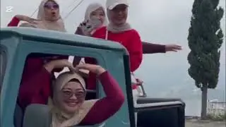 Serunya Naik Jeep Wisata Kemuning 