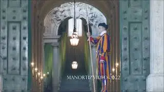 Portone di Bronzo e Scala Regia  Swiss Guard at the Bronze Doors and Royal Staircase in Vatican City