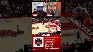 Шон Абаев борется против #14 Арканзас #bearcats #collegebasketball