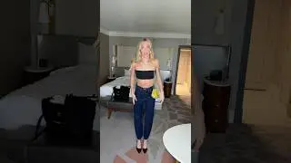 Lexie Hull showing off the pregame fit and abs 😳