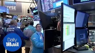 Markets tumbles after tech stocks plummet by more than 400 points