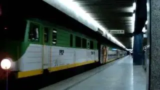 EU07-538 z pociągiem osobowym do Radomia odjeżdża z Warszawy Centralnej