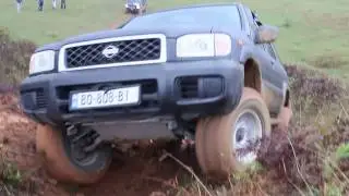 Nissan Pathfinder R50 and Mitsubishi Pajero mini 4X4 offroad