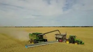 Shelbourne Stripper Front & John Deere S670