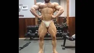Bodybuilder Posing | Big Bulge