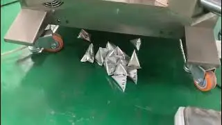 Automatic vertical packing machine for granular packing peanuts beans rice sugar pack