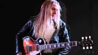 Uwe Hassbecker of SILLY shows us how to use the Min-ETune system from Gibson