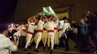 Dopo 81 anni, torna in processione il corpo di Santa Rosa in spalla ai facchini