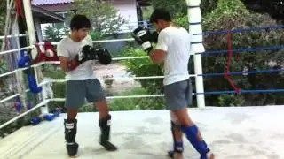 Phet-ake sitjaopho Sparring with Phet-tho sitjaopho at sitjaopho muaythai huahin Gym