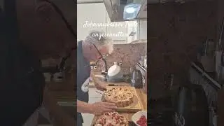 Baisertorte angeschnitten