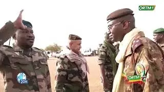 FAMa | Le Général Corps d'Armée Sadio CAMARA effectue une visite de terrain dans la région de Kidal.