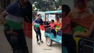 Skating masti 🤪🤣 #skater #brotherskating #skating #girlreaction #girls #funny #road #masti #india