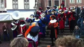 'Dé Pietenband' - Intocht Leiden 2010 - De zak van Sinterklaas