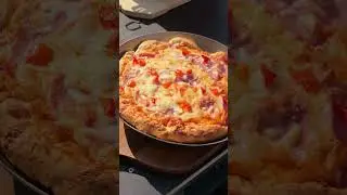 Pan Pizza vom Klappo &ndash; der brandneue Klappo-Deckel ist da! | Die Grillshow