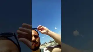 Arriscando  a vida pulando no mar