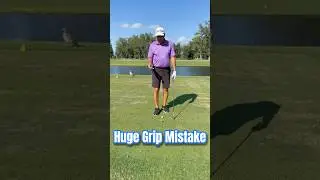 👀Too much pressure in the bottom hand = silent killer of control and contact ✅Here&rsquo;s how to fix it