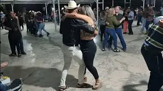 bailando el trenecito