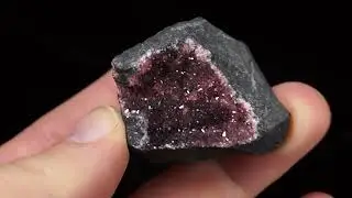 Rhodochrosite, Manganite, Moanda Mine, Moanda, L&eacute;boumbi-Leyou DepartmentHaut-Ogoou&eacute; Province, Gabon
