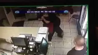 Wing Chun fighting imprompto against Big Guys caught on SECURITY CAMERA...!
