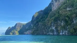 Conhecemos v&aacute;rias ilhas em Phi Phi - Nadamos com os peixes 