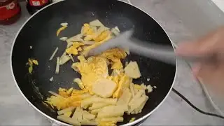 Fried Noodles with Shredded Potatoes and Eggs
