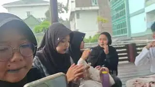 mam kue dan hujan 