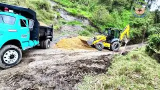 В сельской местности также ведется строительство сельских троп.