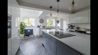 Handleless Grey & White Curved Gloss Kitchen