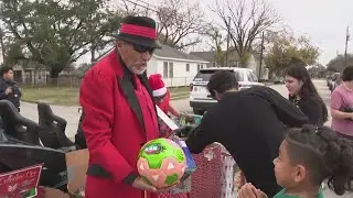 Pancho Claus takes annual Christmas toy cruise through Houston's East End