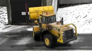 Komatsu WA500 Spreading Salt