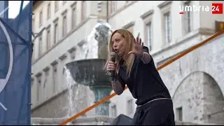 Elezioni, Giorgia Meloni a Perugia: il comizio e il racconto della piazza