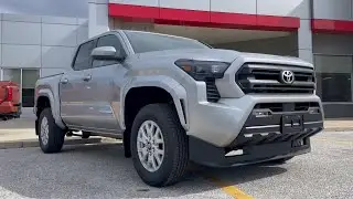Toyota Tacoma SR5 2025 года в цвете Celestial Silver
